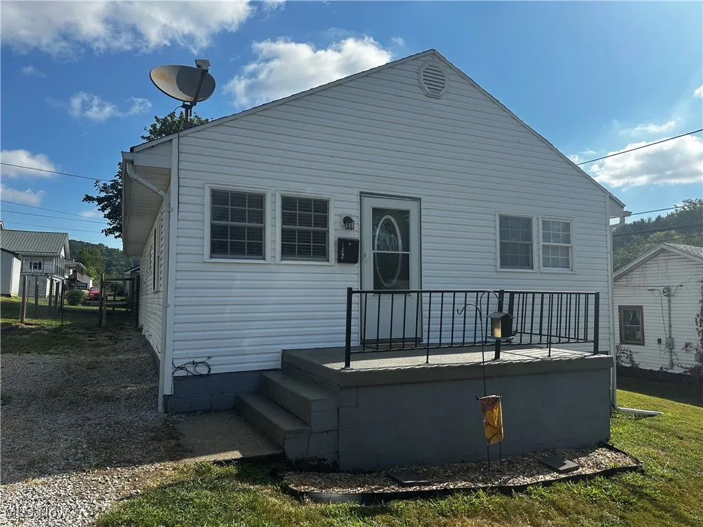 Front of house with porch and driveway