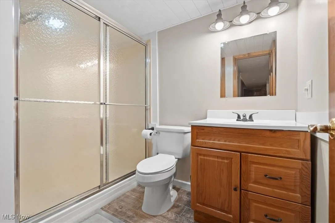 Lower Level Full Bath