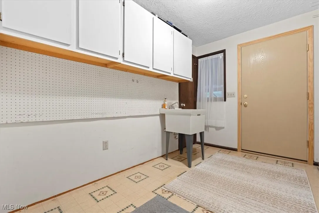 Lower Storage or Hobby Room