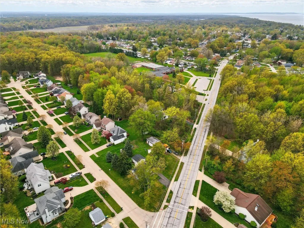 Bird's eye view with a residential view and a wooded view