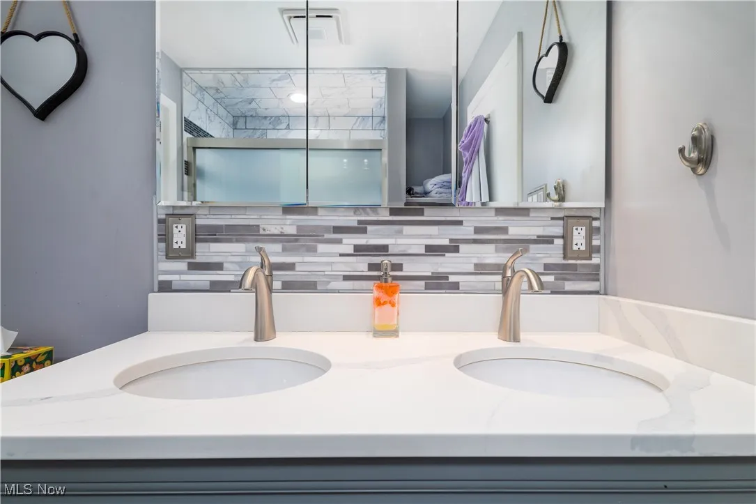 Bathroom has been painted since this picture.
