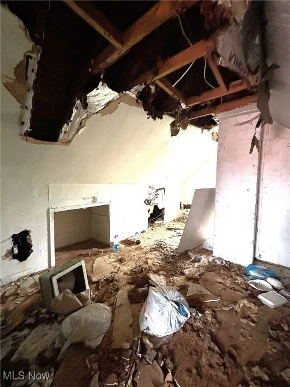 Miscellaneous room with vaulted ceiling