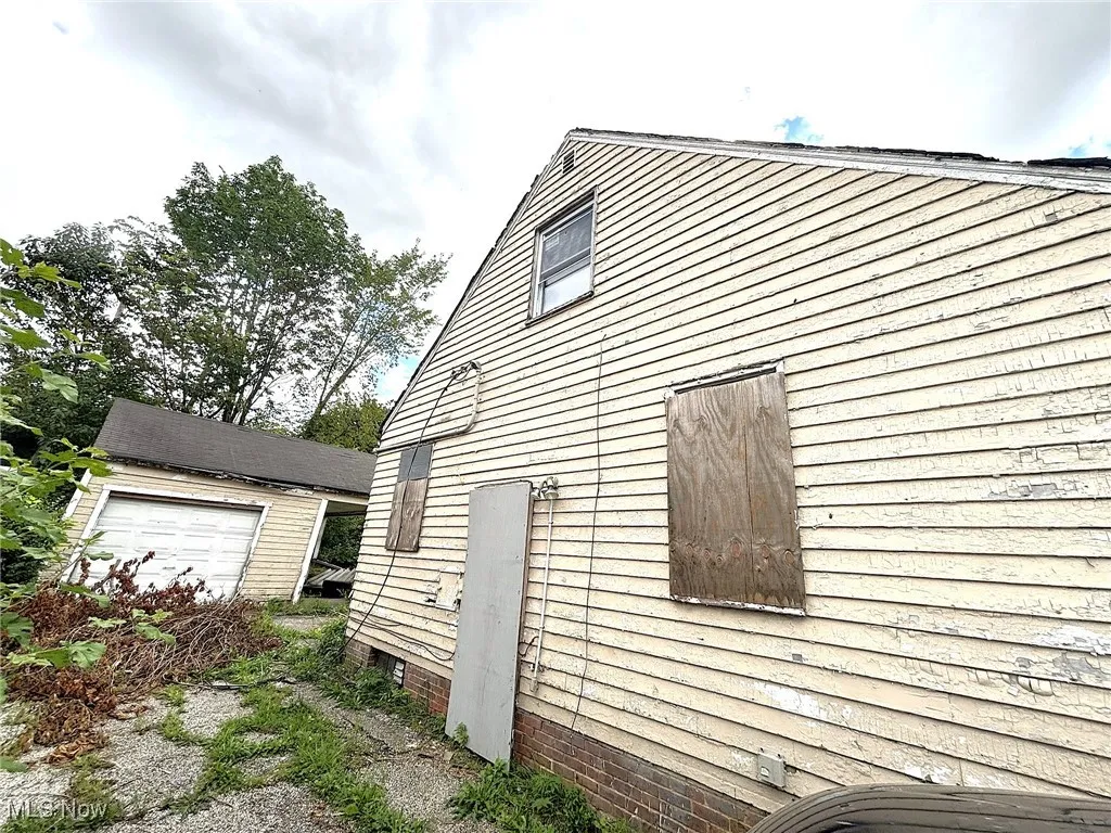 View of side of home featuring an outdoor structure and a garage