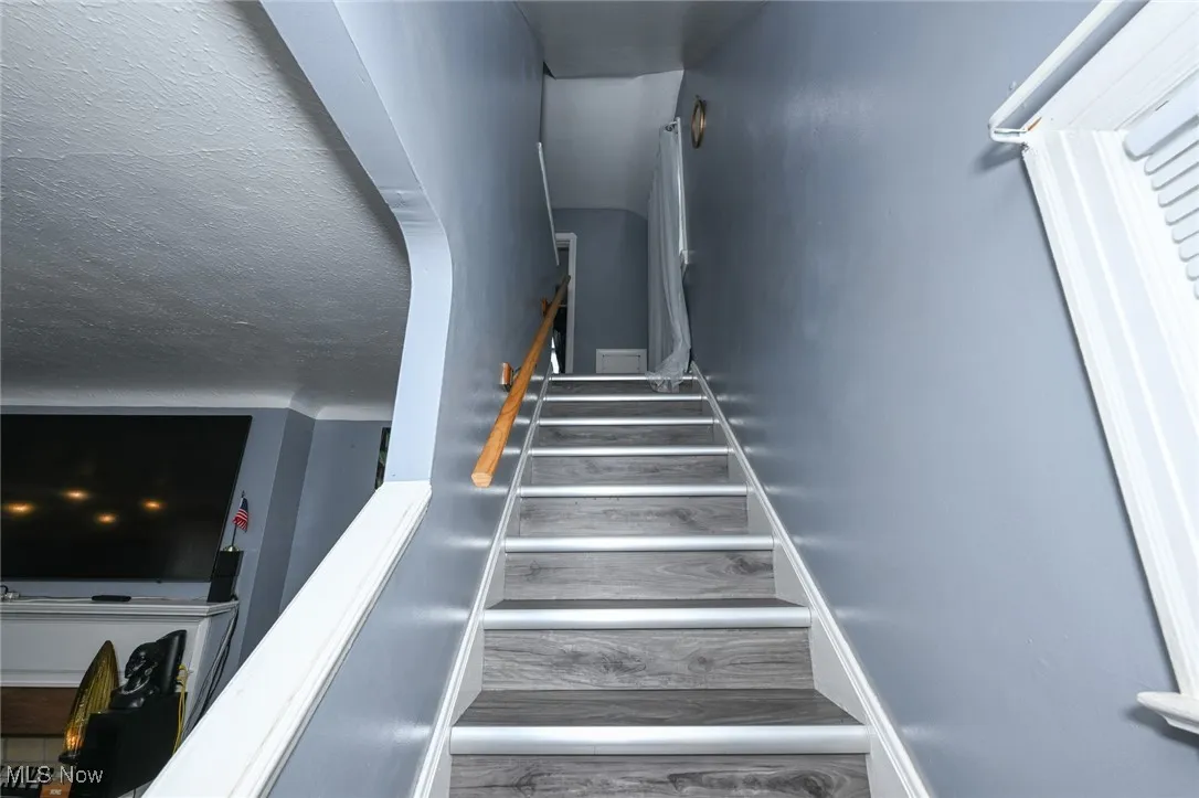 Stairway with a textured ceiling