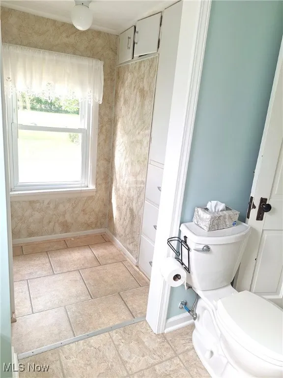Bath dressing room with built-ins