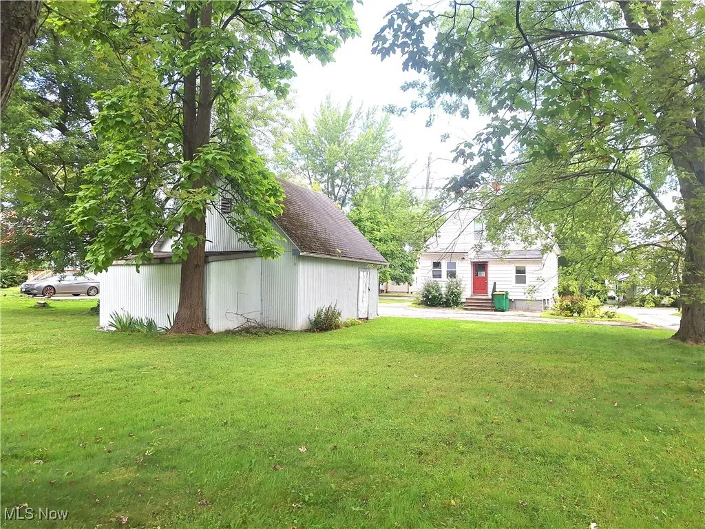 Large rear yard
