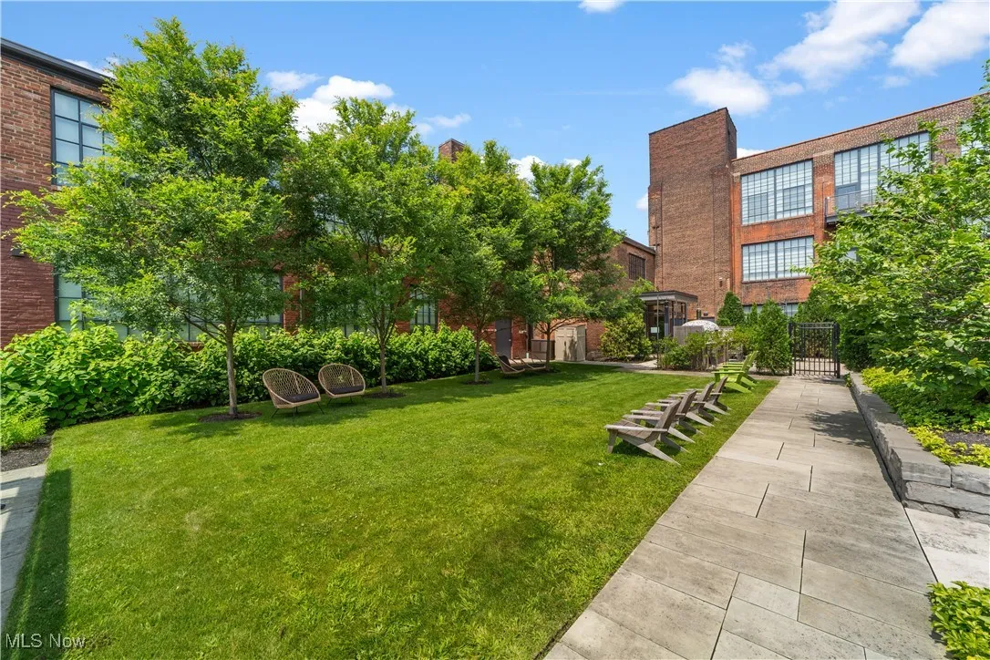 Courtyard with lawn and view of the building
