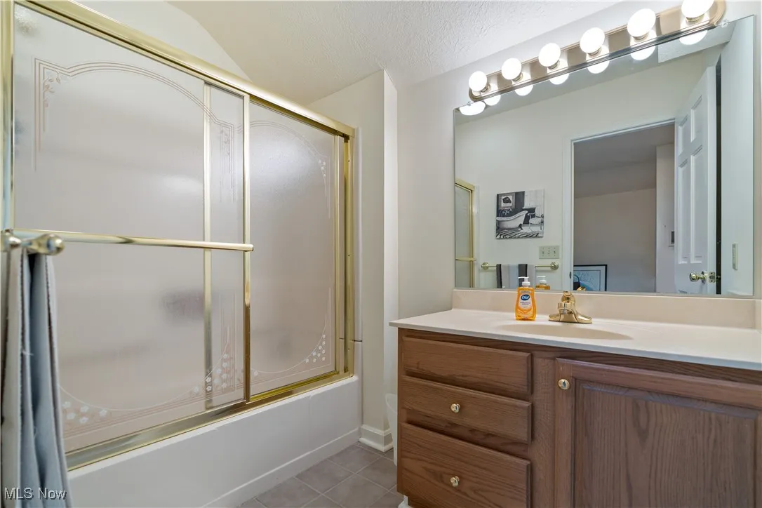 Full bath on the second floor.
