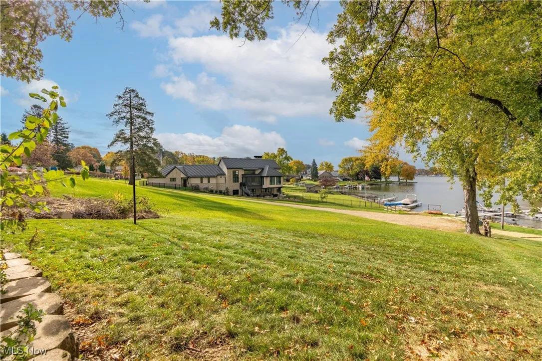 Beautiful back yard leading to the lake.