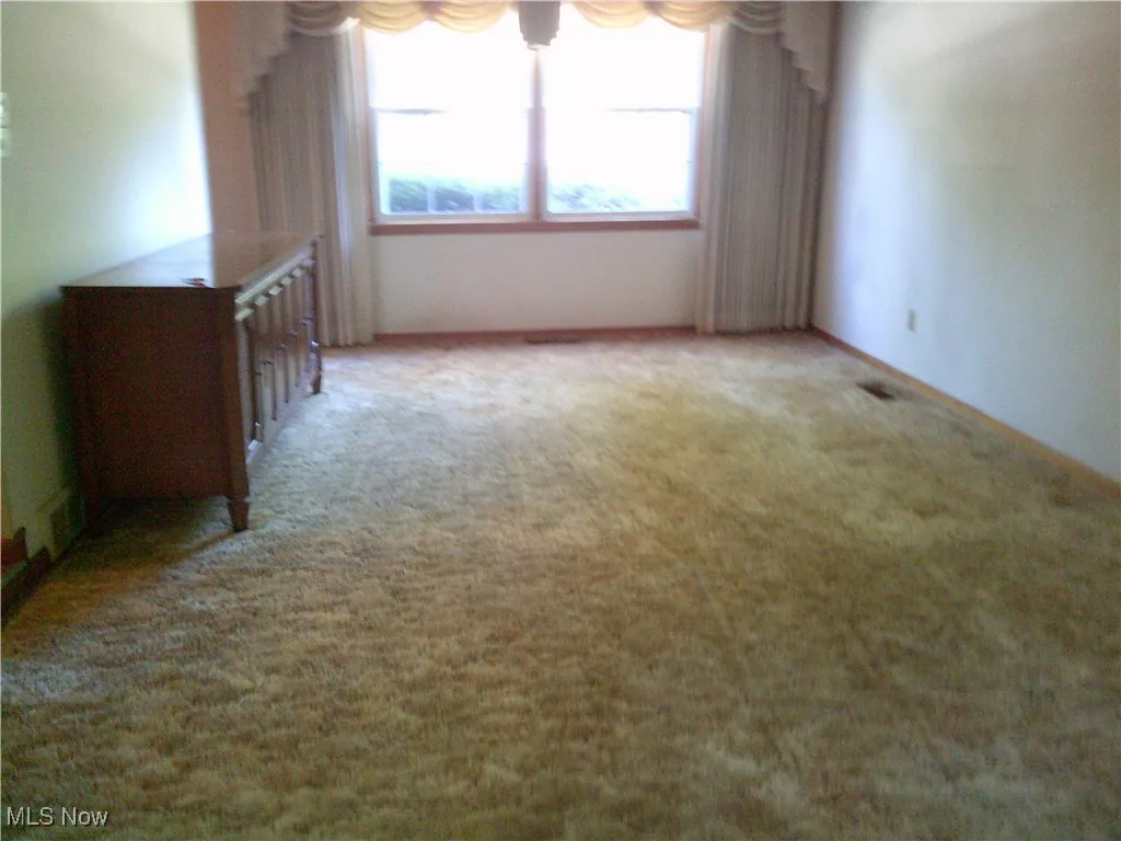 Empty room with carpet