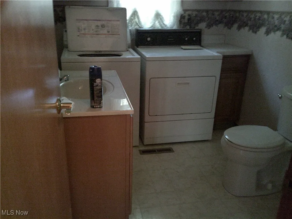 Laundry area with washing machine and dryer