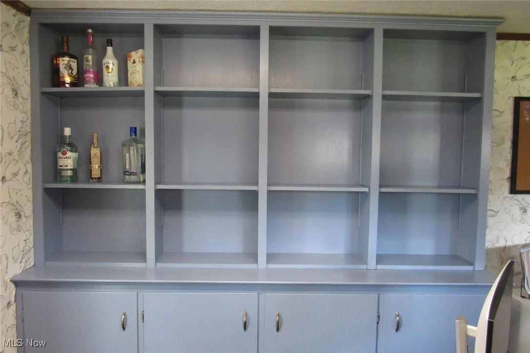 Built ins in office.