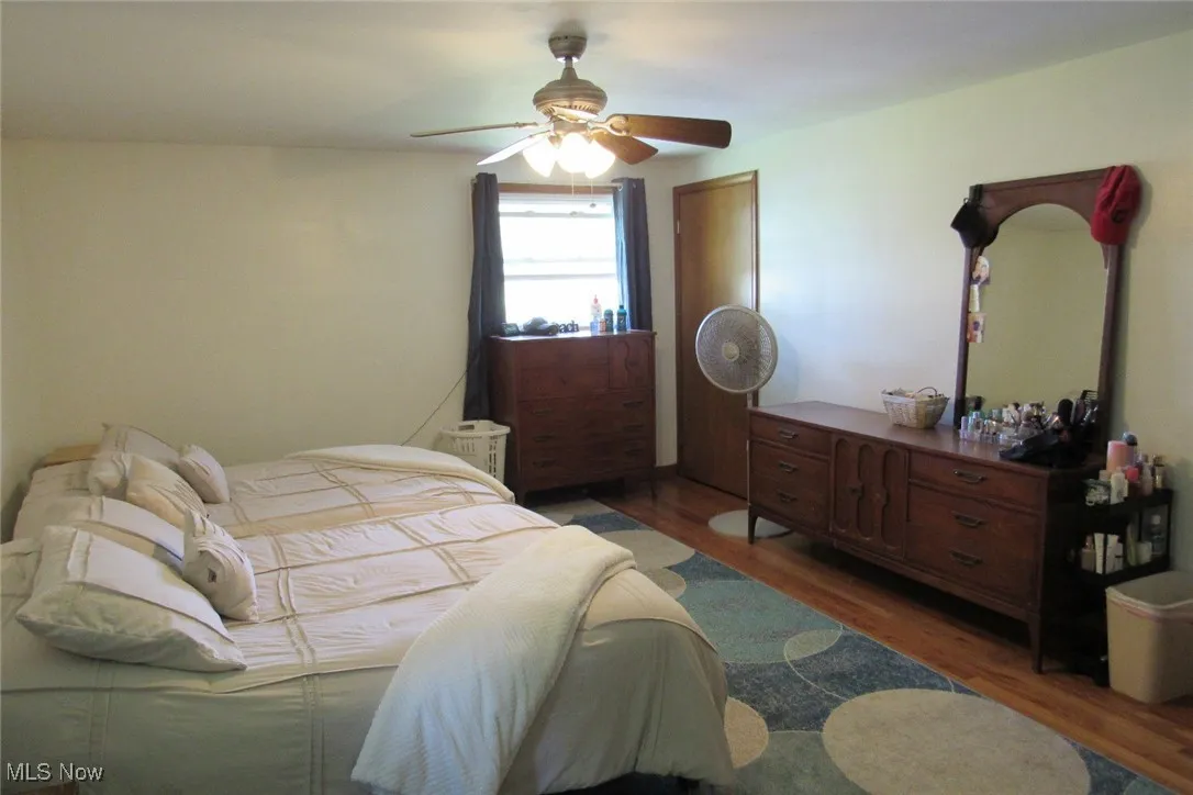 HUGE master bedroom offers options for furniture placement in varioius arrangements.