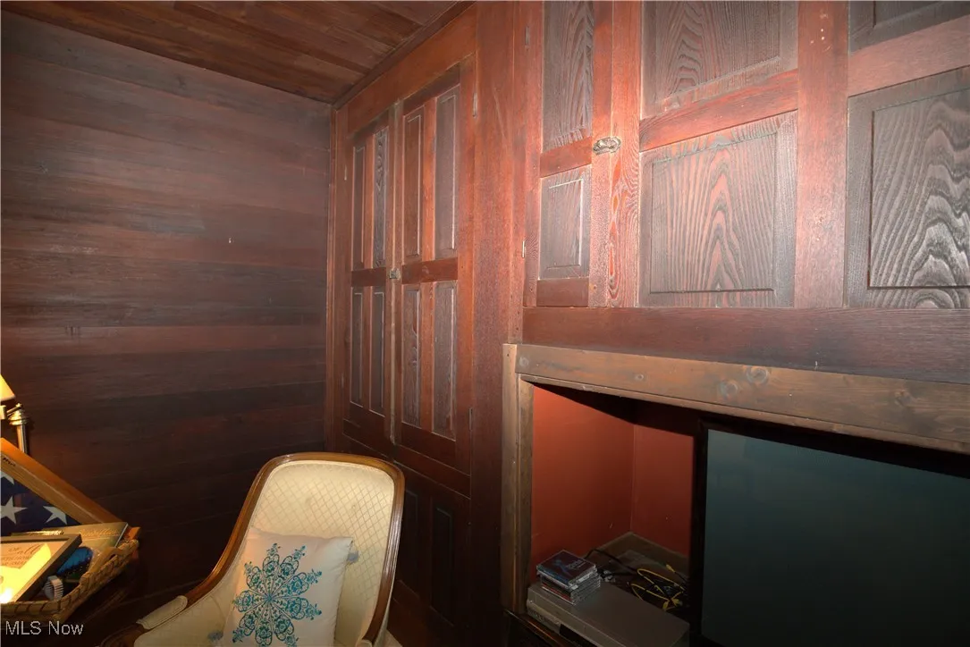 Detailed view of wooden walls and wooden ceiling