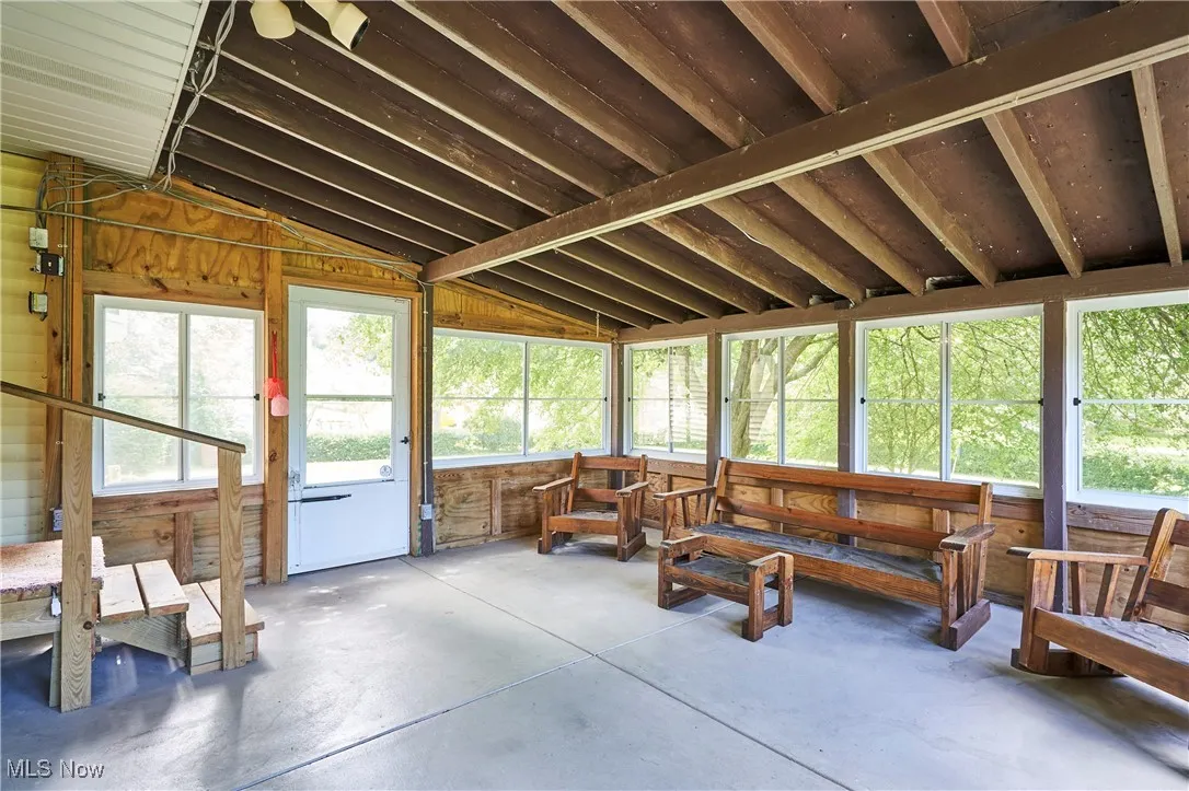 Sunroom / solarium with vaulted ceiling