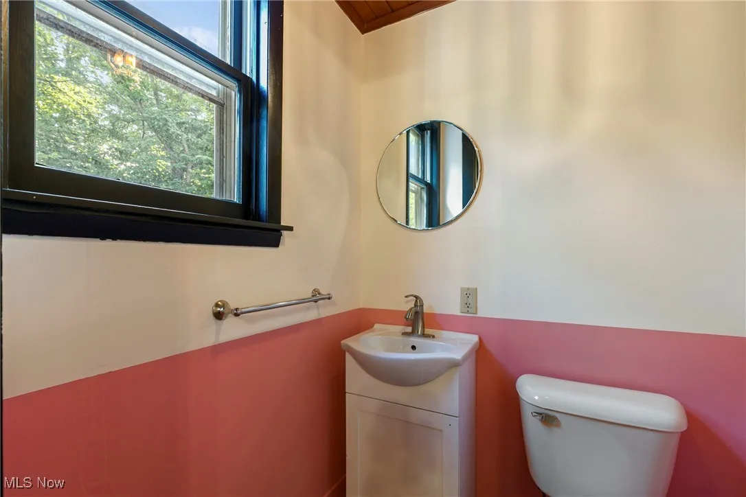1/2 Bath off of Dining Room