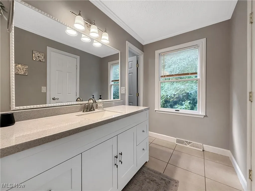 7829 Oakridge Drive, Mentor, Ohio 44060,MLS Now Listing ID