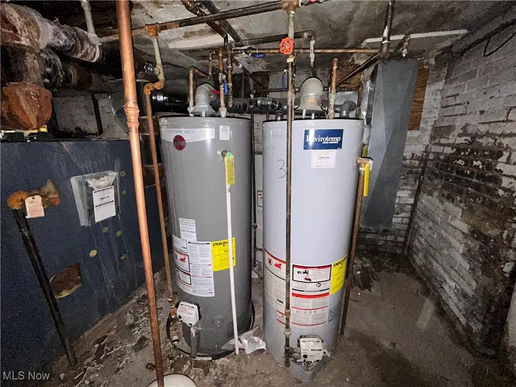 Utility room featuring gas water heater