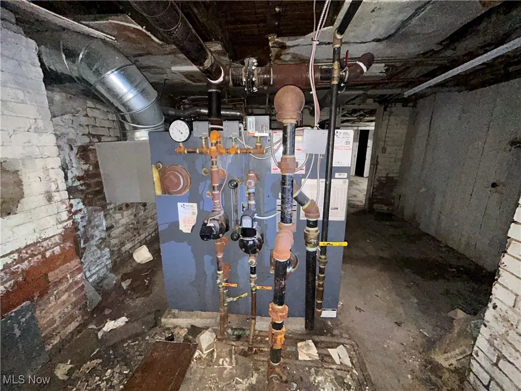 Utility room with a heating unit