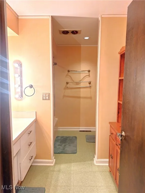 1st floor Bathroom
