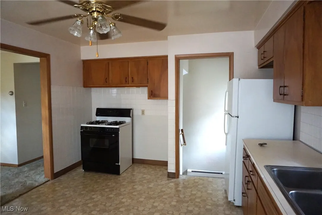 Kitchen complete with range and refrigerator