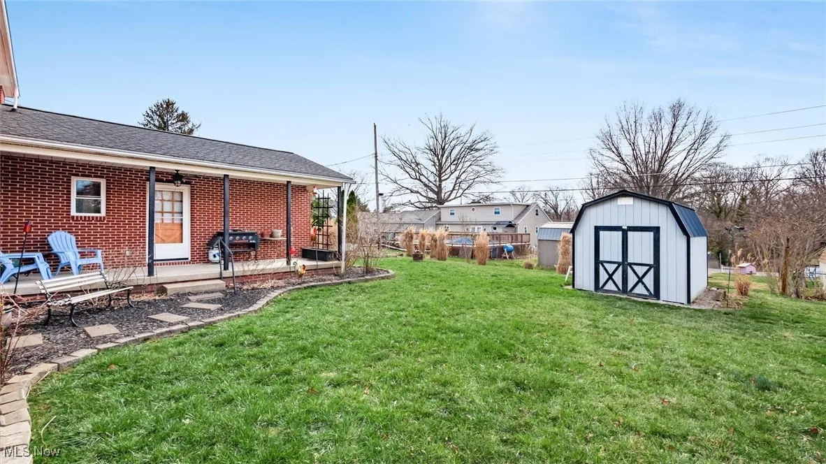 View of yard with a storage shed