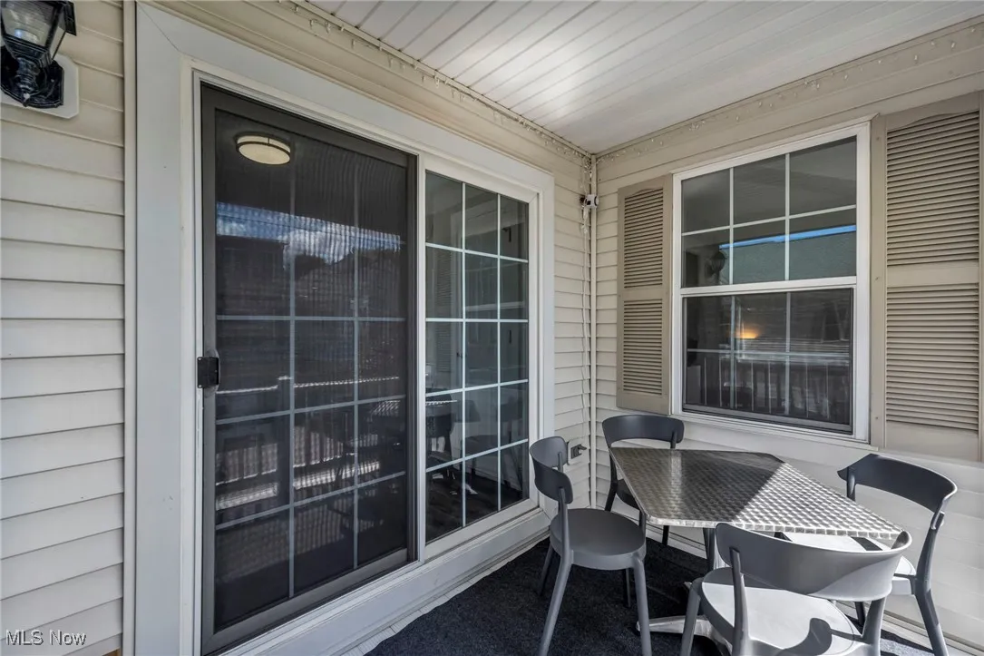 Balcony featuring outdoor dining space
