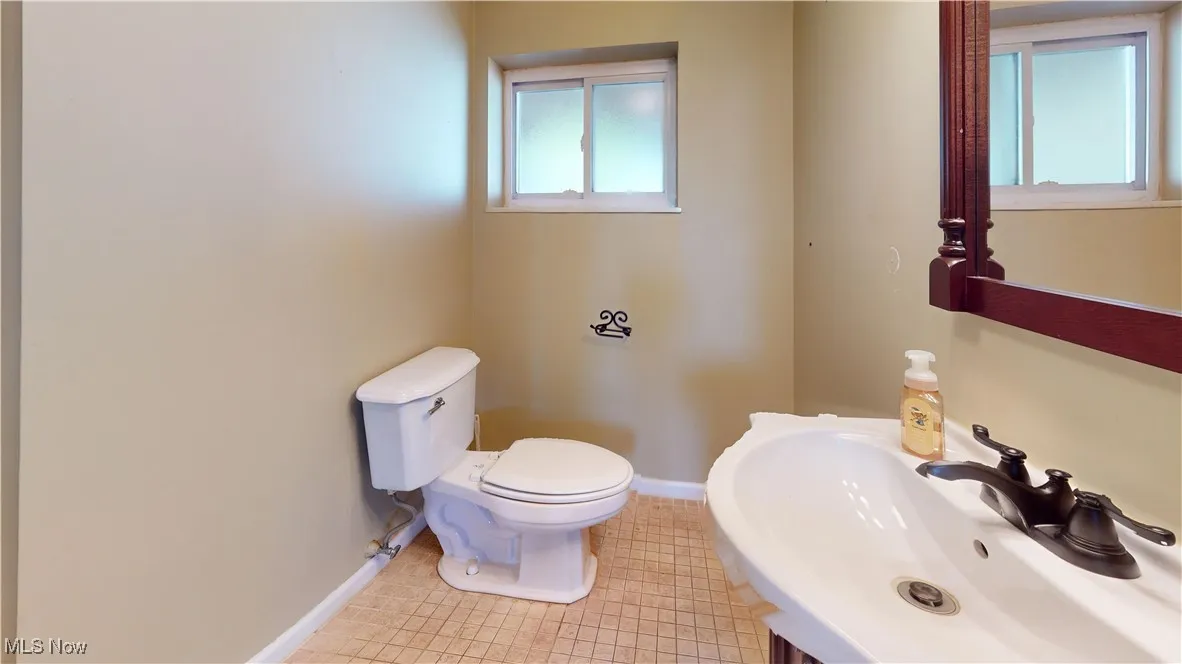 DOWNSTAIRS FULL BATH W SINGLE STALL SHOWER