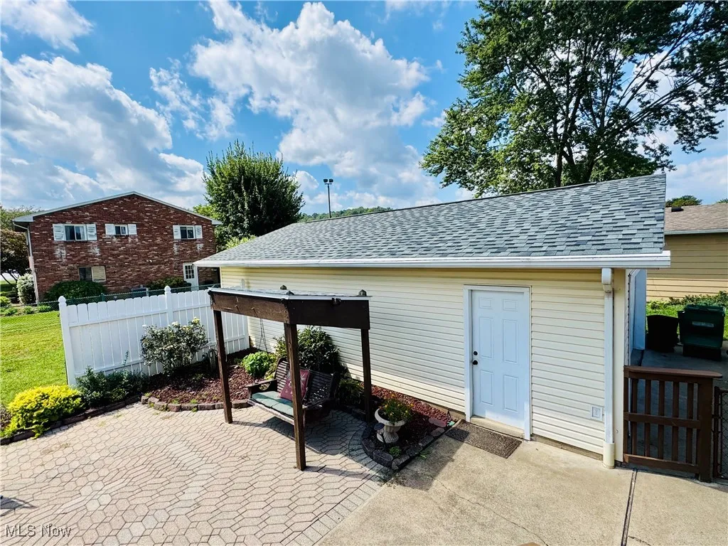 DETACHED GARAGE