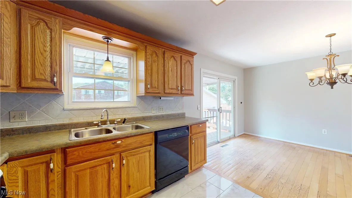 PLENTY OF KITCHEN CABINETS
