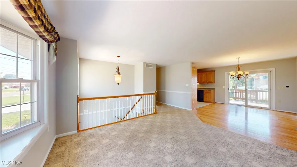 LIVING ROOM W BAY WINDOW