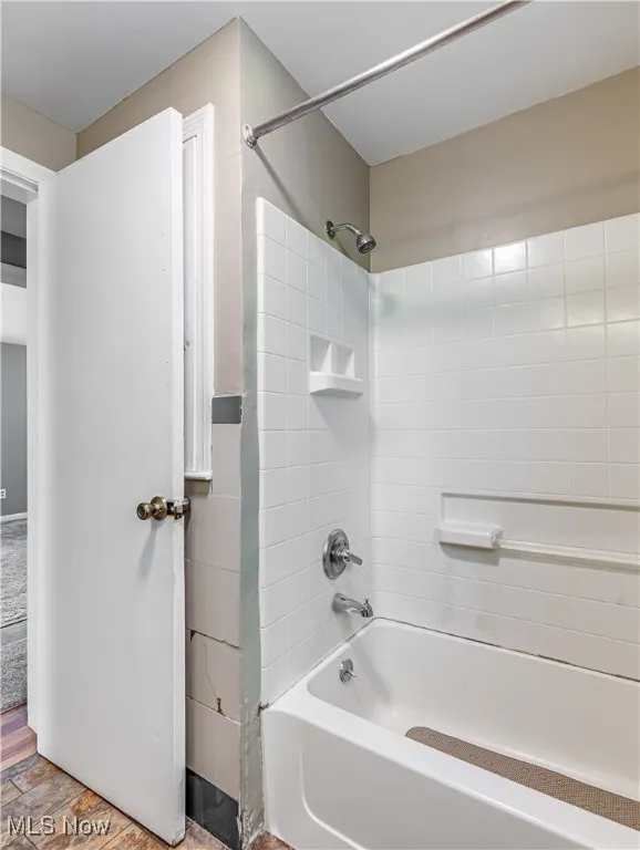 Bathroom with shower / bathtub combination