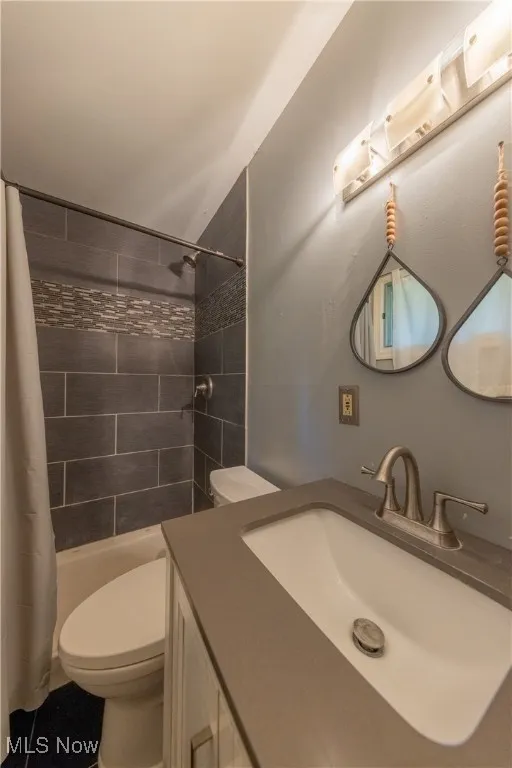 Ensuite primary bathroom located on the first floor