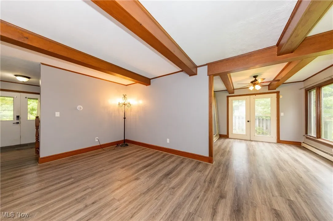 Bonus / flex space between the family room and the kitchen