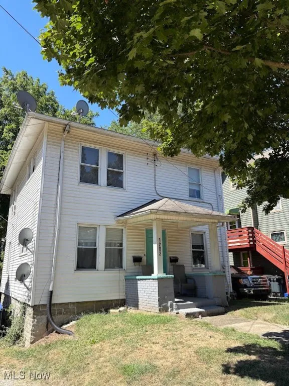 View of front facade featuring a patio area and a front yard