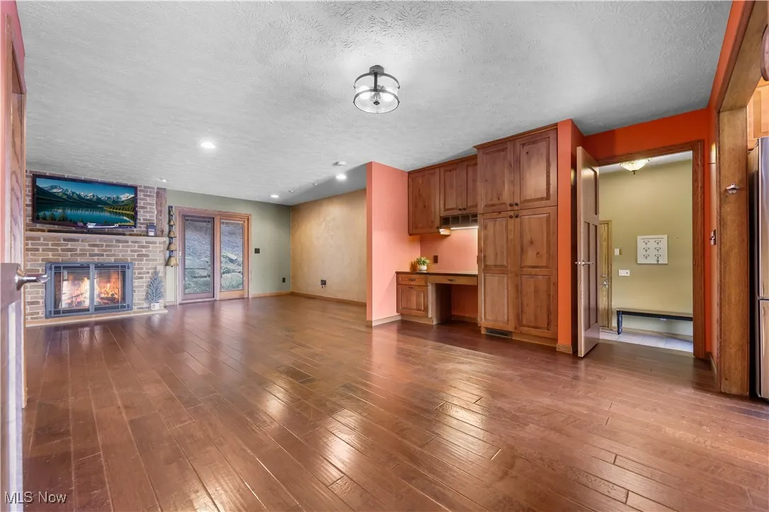 Dining area with built-in desk, opening into the family room and entry way