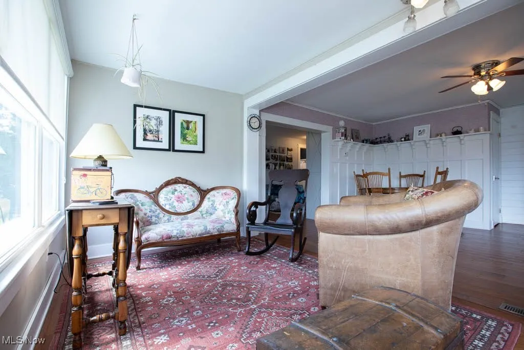 Extension of eat in kitchen area flanked by breakfast area with views of the country lifestyle and lots of sunshine!