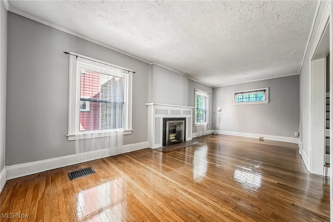 Living Room with fireplace