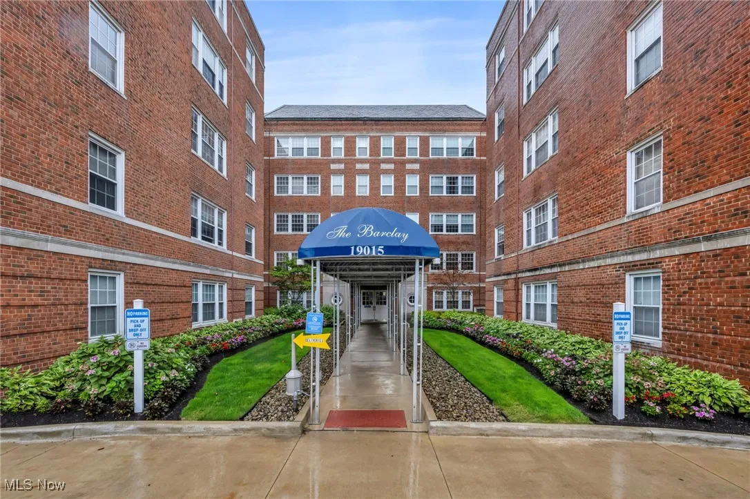 View of apartment building / complex