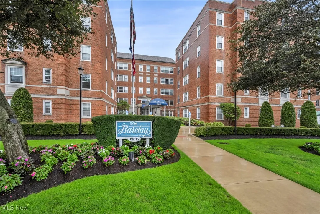View of apartment building / complex