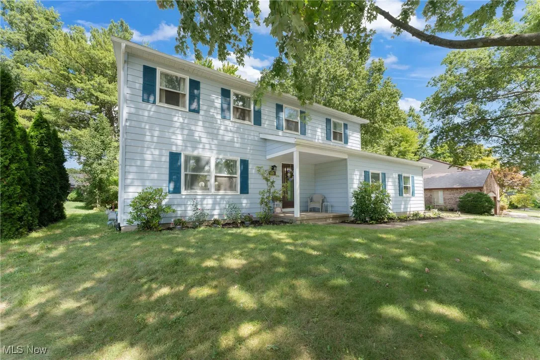 View of front facade with a front lawn