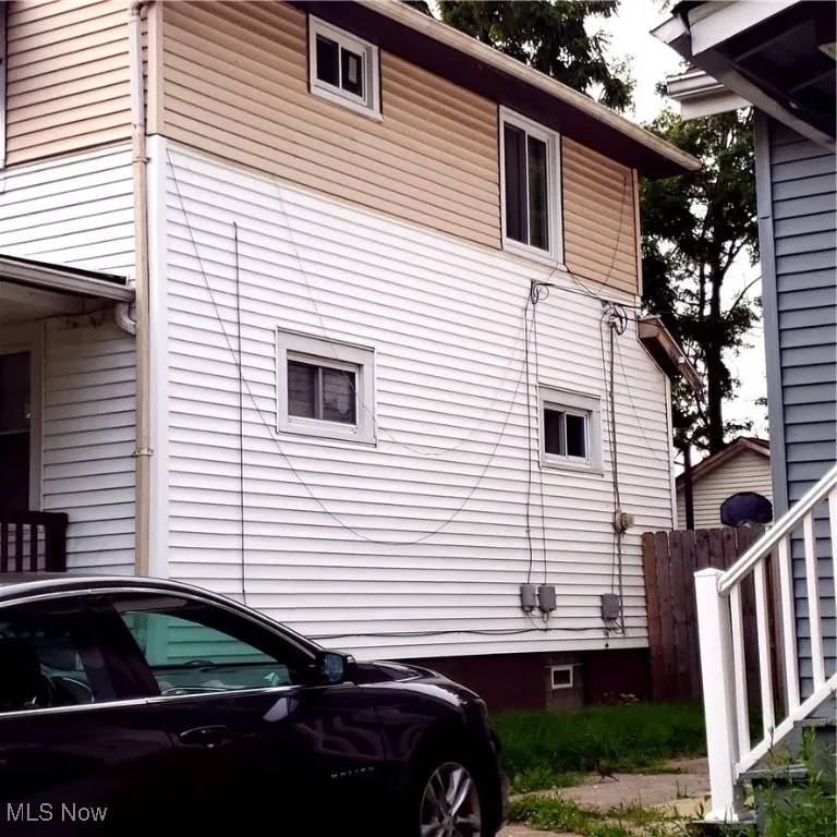 View of side of home