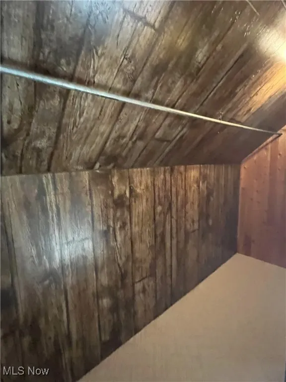 Detailed view of wooden walls and wood ceiling