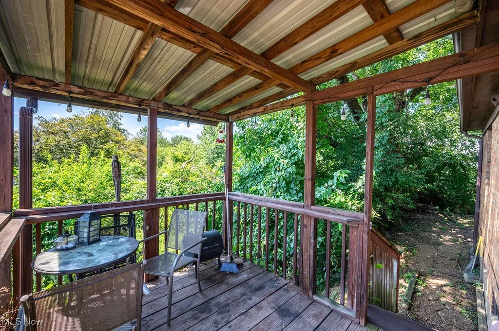 Deck featuring outdoor dining space