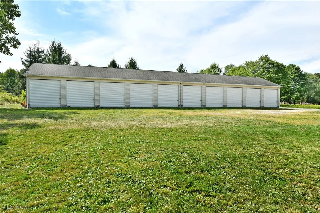 View of grassy yard featuring an outdoor structure