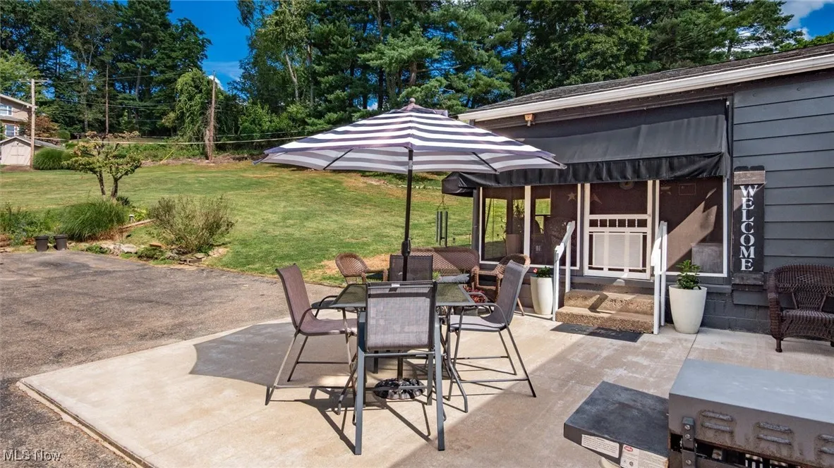 View of patio / terrace with outdoor dining space
