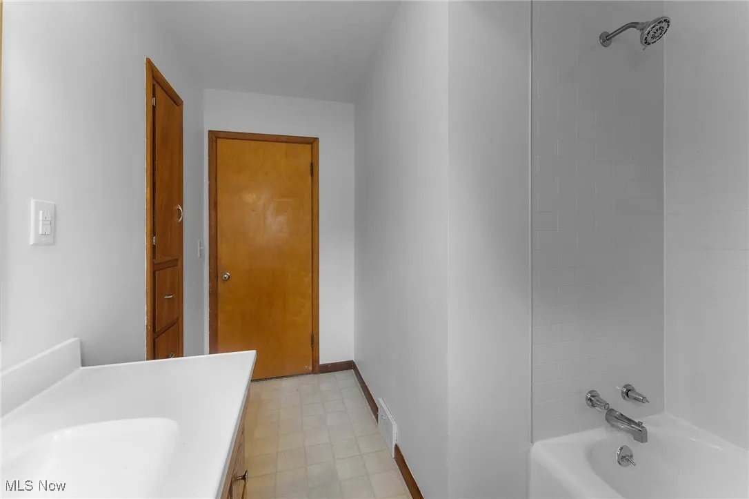 239 Elmwood Drive, Hubbard, Ohio 44425,MLS Now Listing ID
