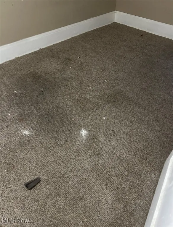 Detailed view of baseboards