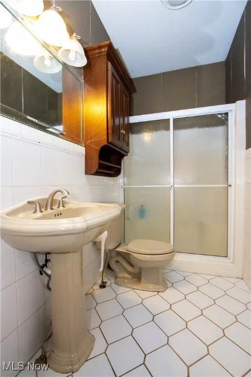 bathroom off of mud room from garage