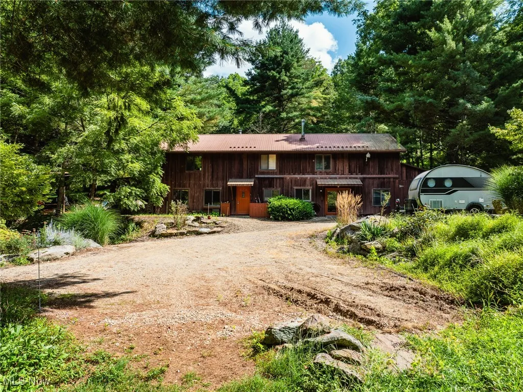 View of front facade featuring driveway